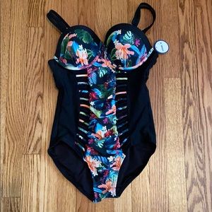 NWT Women swimsuit